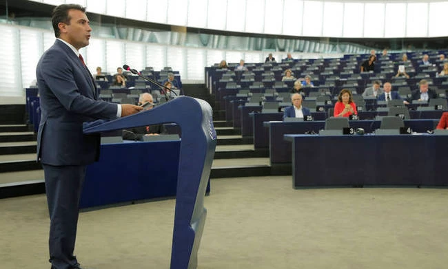 Παίζει τα ρέστα του ο Ζάεφ για το δημοψήφισμα: «Ναι ή… απελπισία»